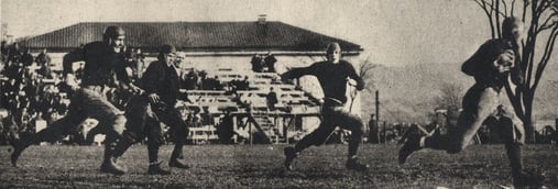 Rockne racing with a pass in ND army-action-1913.jpg